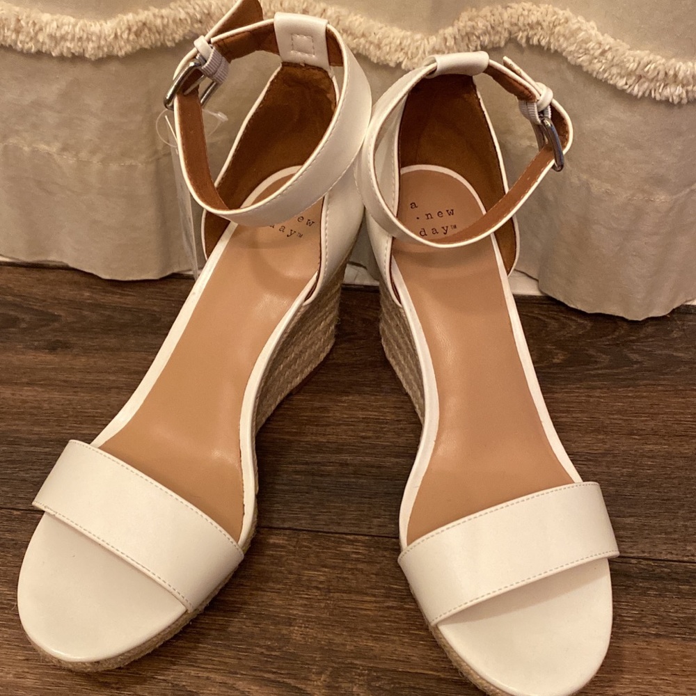 White wedges